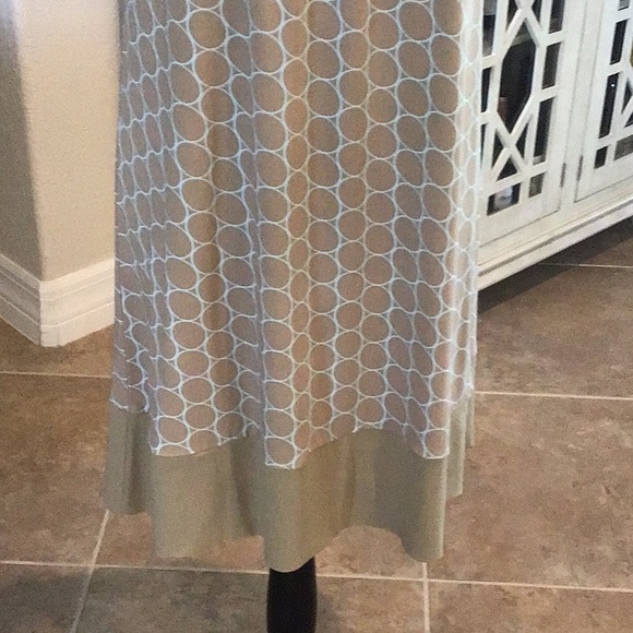 BCBG Maxazria sleeveless stretch material dress, tan/pale gree, size M - Picture 4 of 7